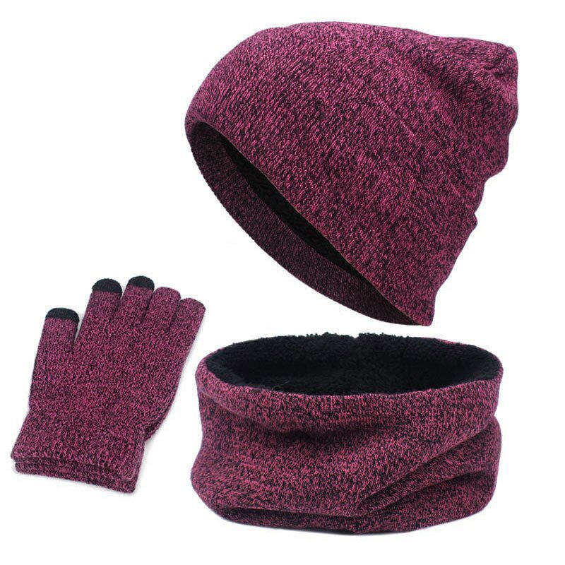 Set of gloves, hat and scarf