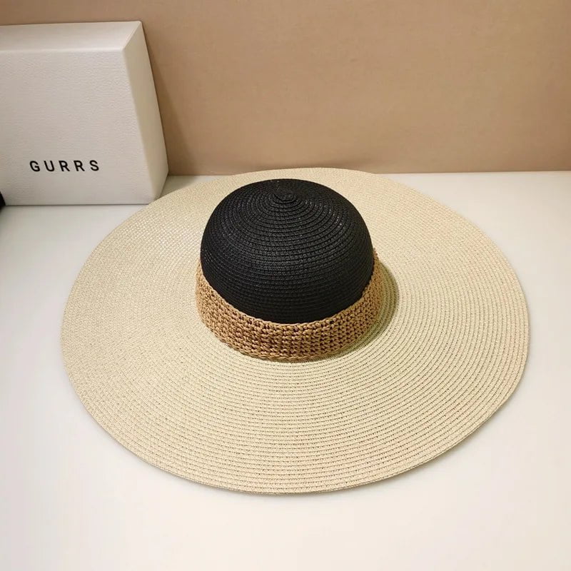 Large-brimmed straw hat