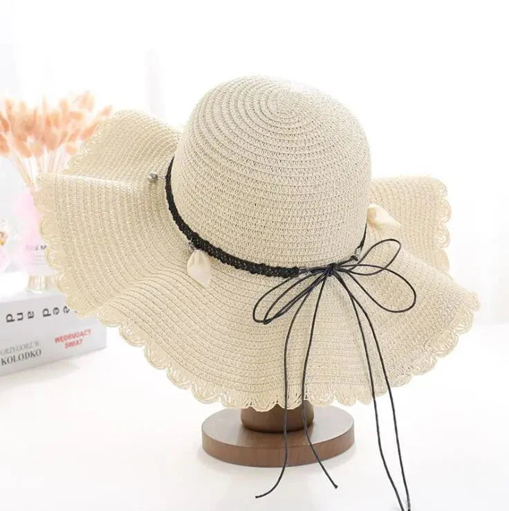 Wavy straw hat