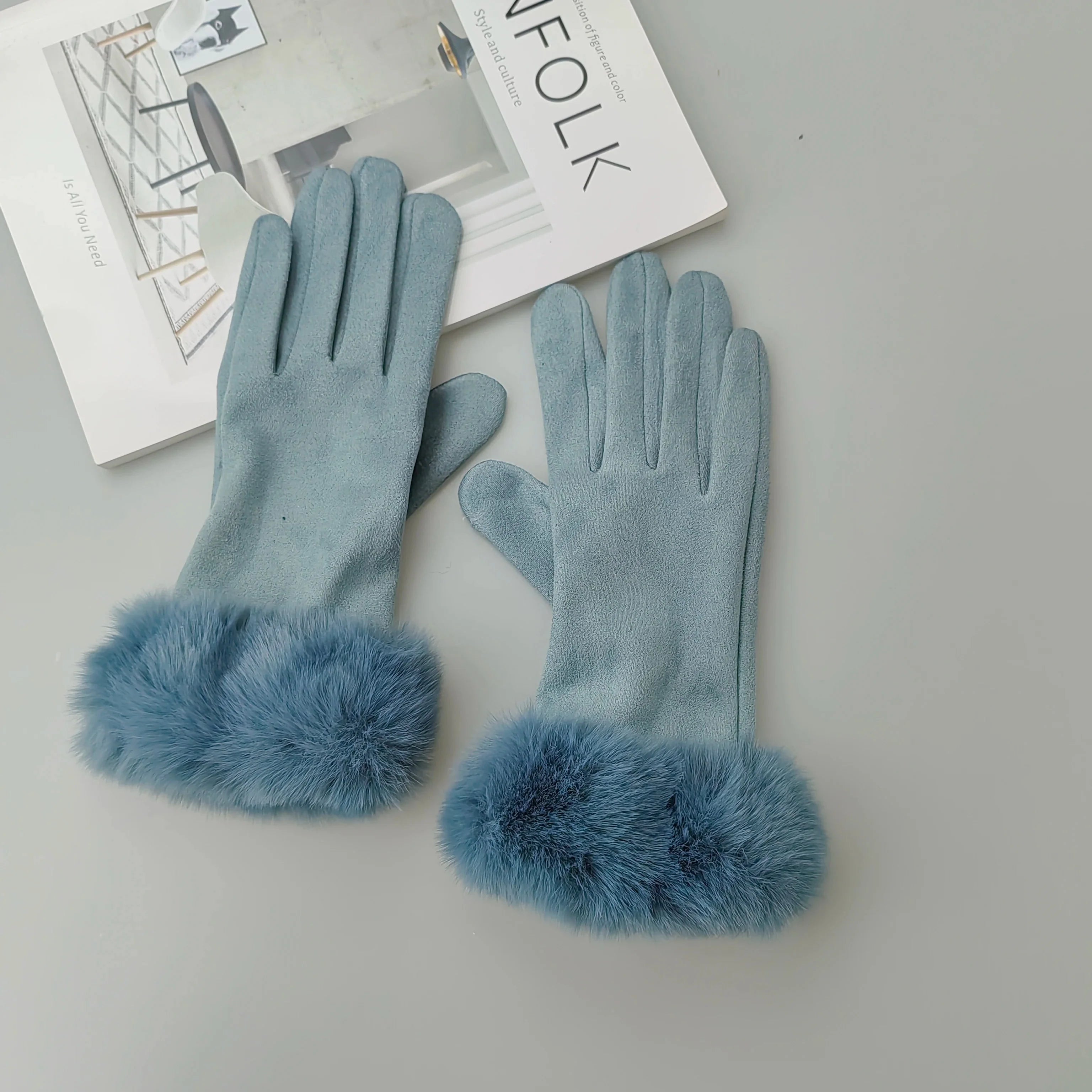 Thick velvet gloves