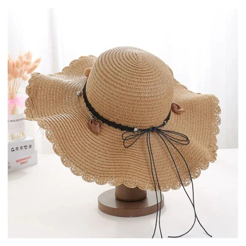 Wavy straw hat