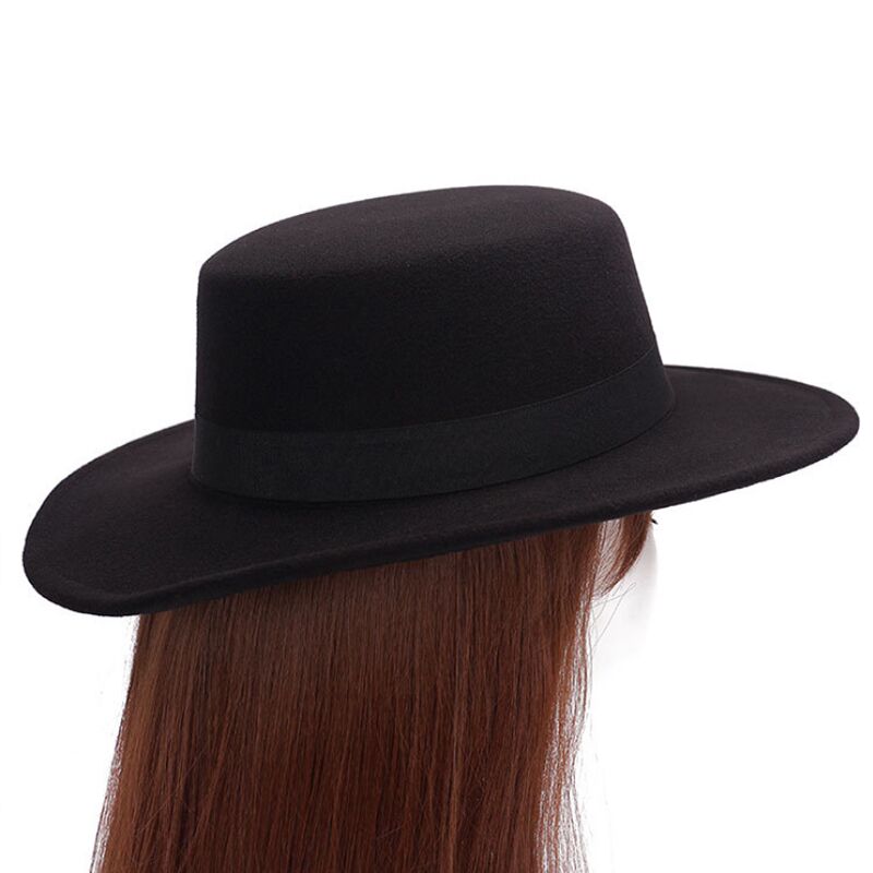 Wide-brimmed woollen hat