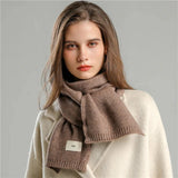 Plain scarf in wool yarn