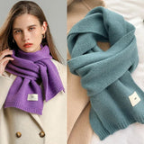 Plain scarf in wool yarn