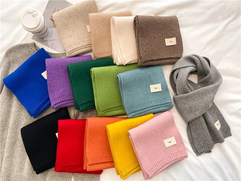 Plain scarf in wool yarn