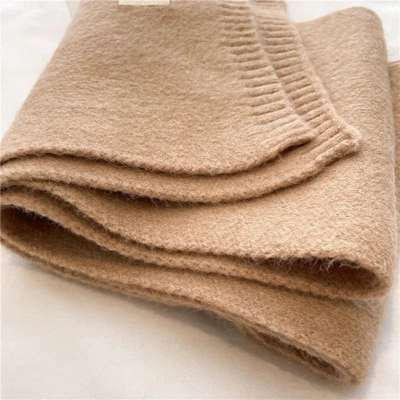 Plain scarf in wool yarn