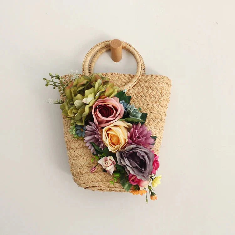 Matching hat and beach bag with flowers