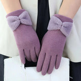 Winter gloves with bow tie