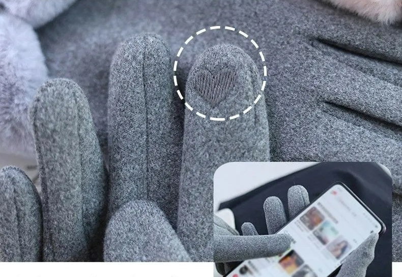 Winter gloves with bow tie