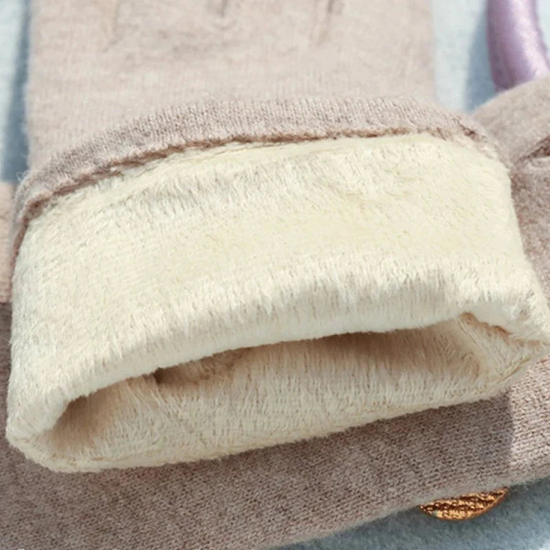 Simple, elegant cashmere gloves