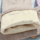 Simple, elegant cashmere gloves