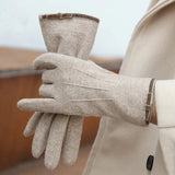 Simple, elegant cashmere gloves