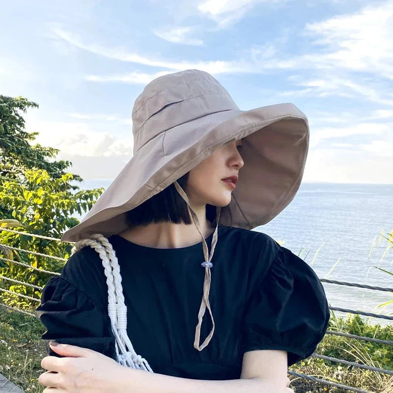 Beach hat with large brim