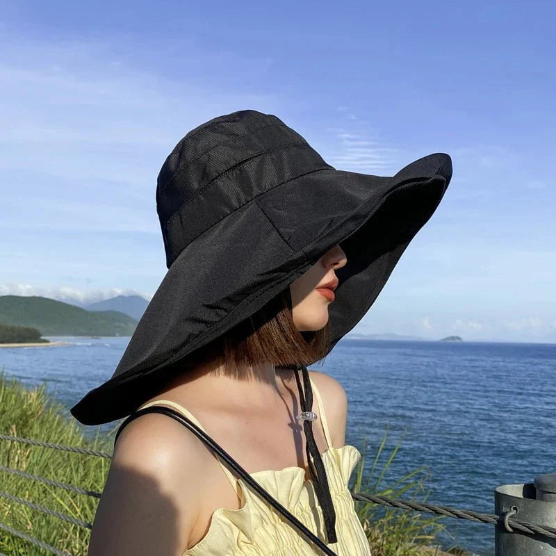 Beach hat with large brim