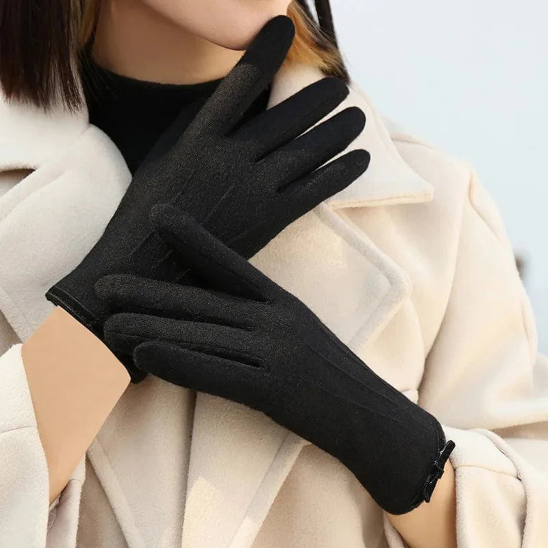 Simple, elegant cashmere gloves