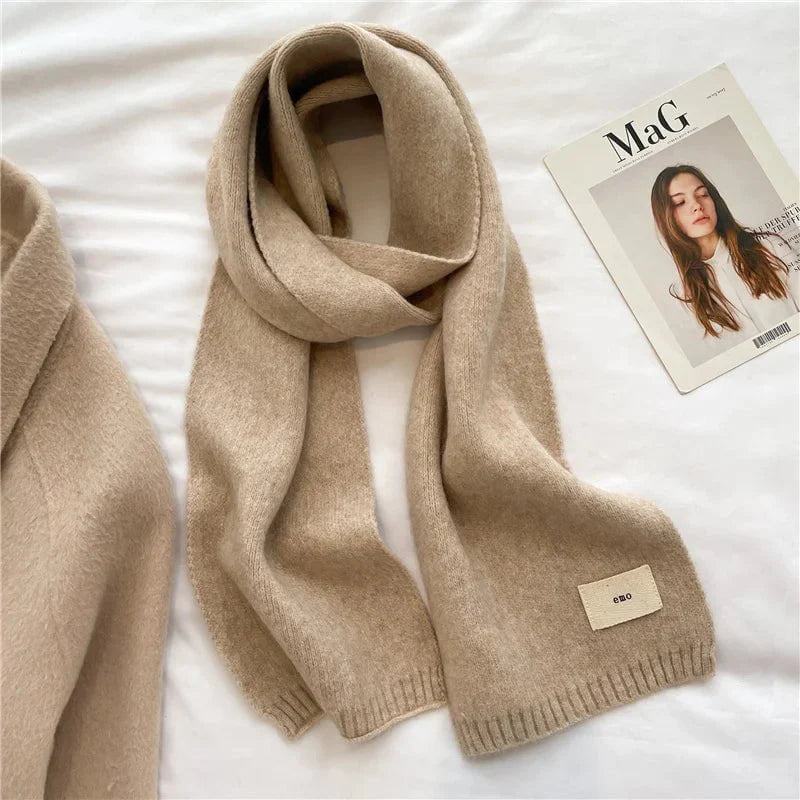 Plain scarf in wool yarn