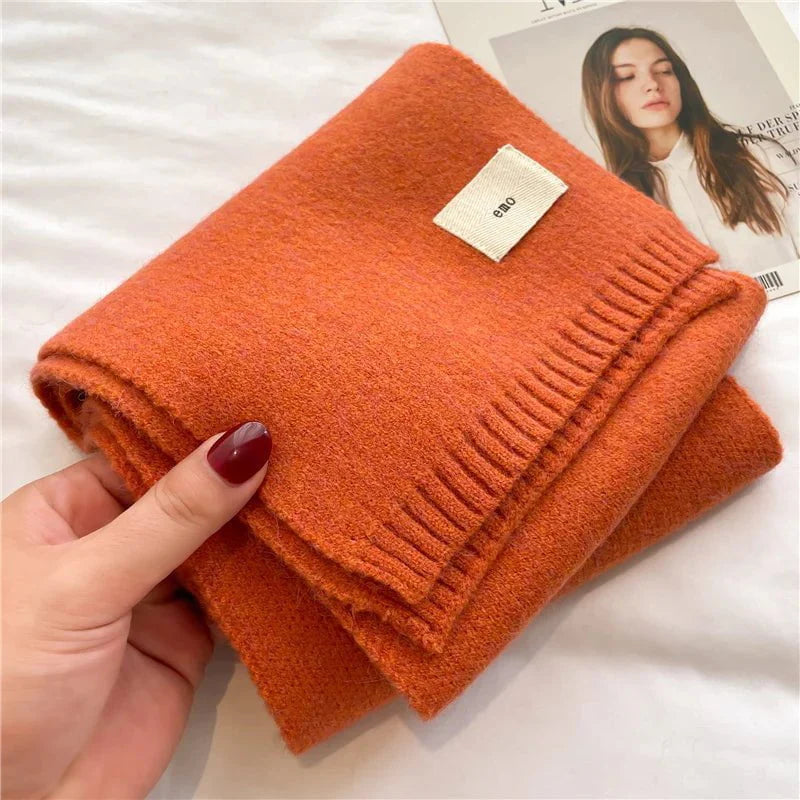 Plain scarf in wool yarn