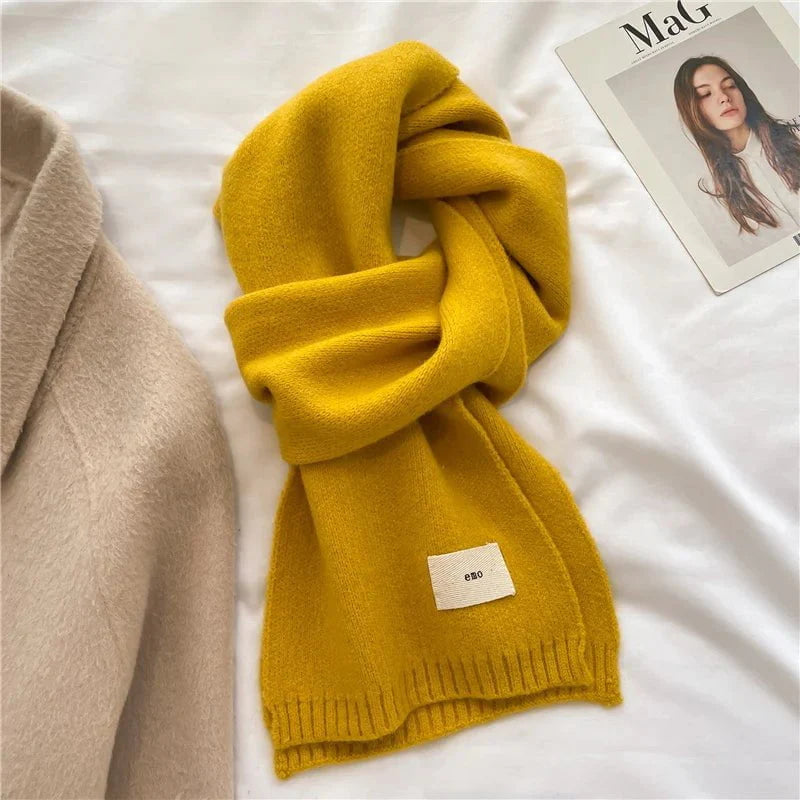 Plain scarf in wool yarn