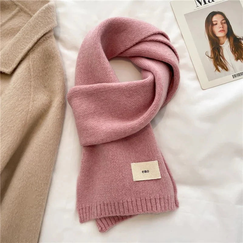 Plain scarf in wool yarn