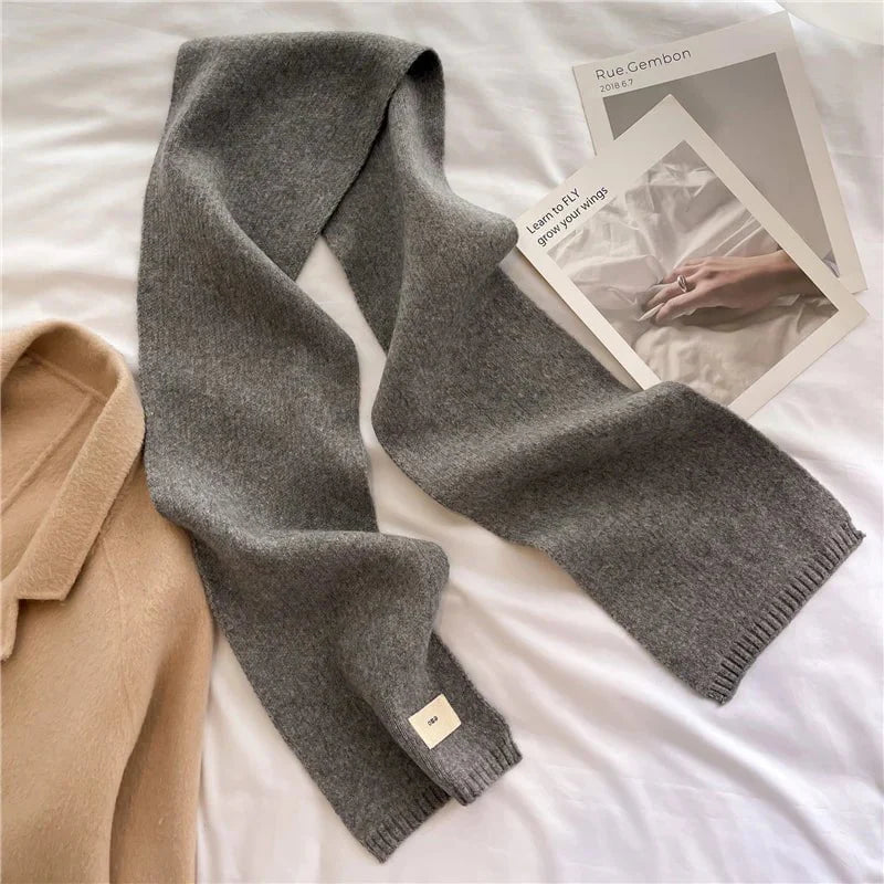 Plain scarf in wool yarn