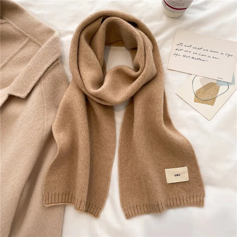 Plain scarf in wool yarn