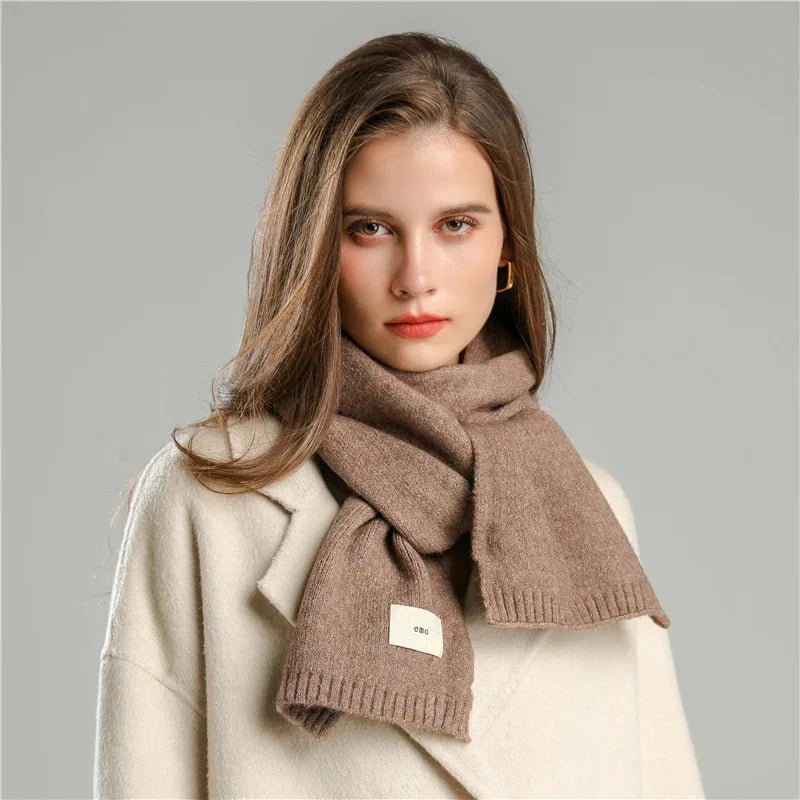 Plain scarf in wool yarn