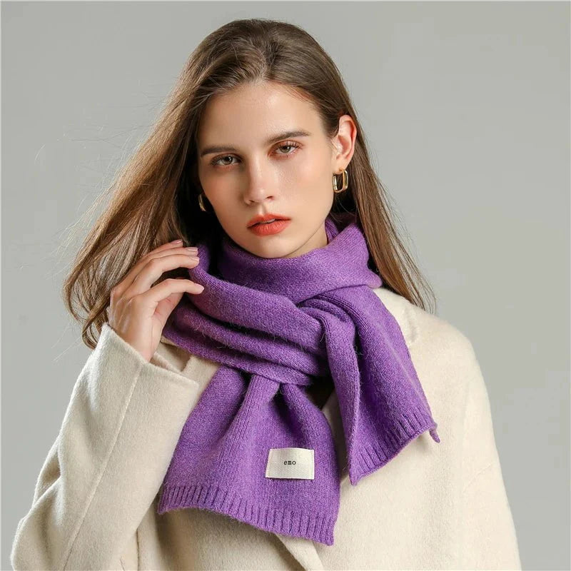 Plain scarf in wool yarn
