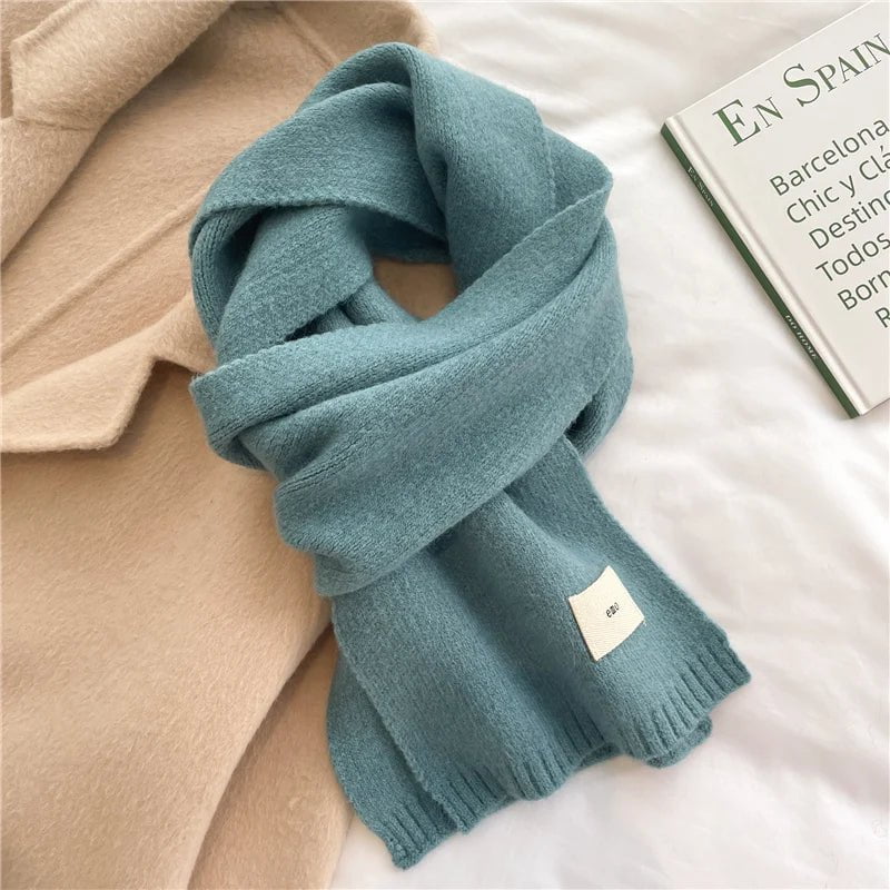 Plain scarf in wool yarn